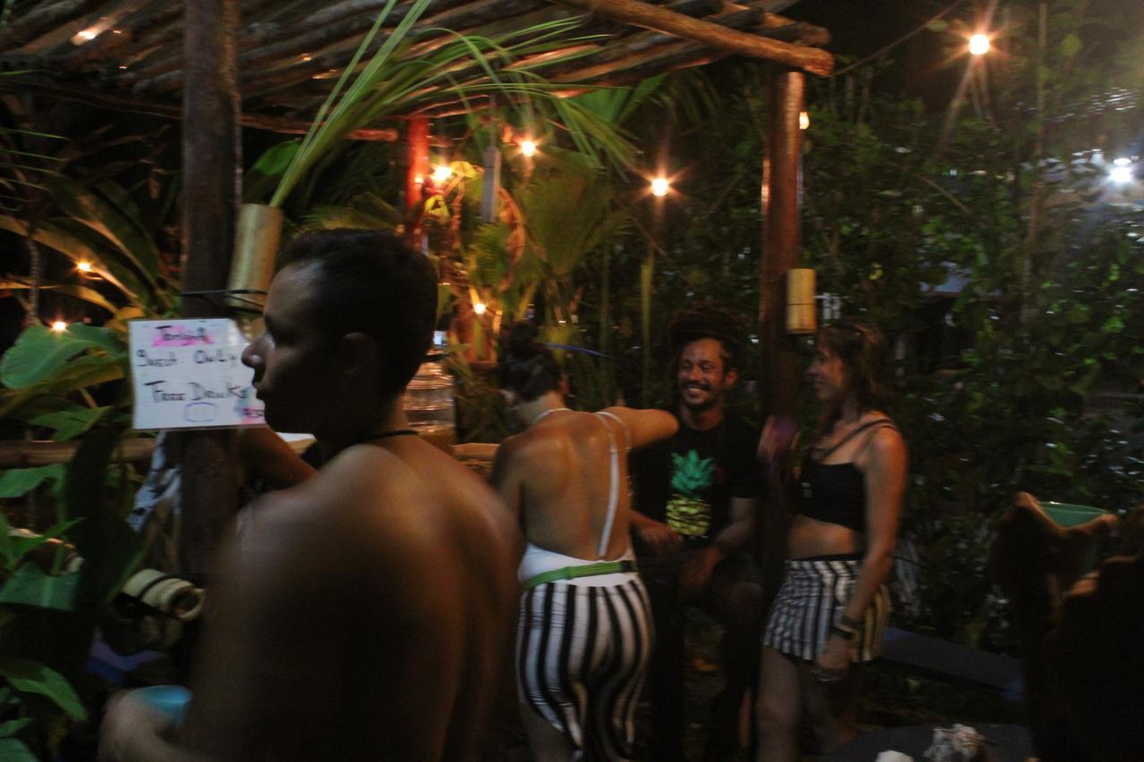 Coconut Hostel Bocas Town Extérieur photo