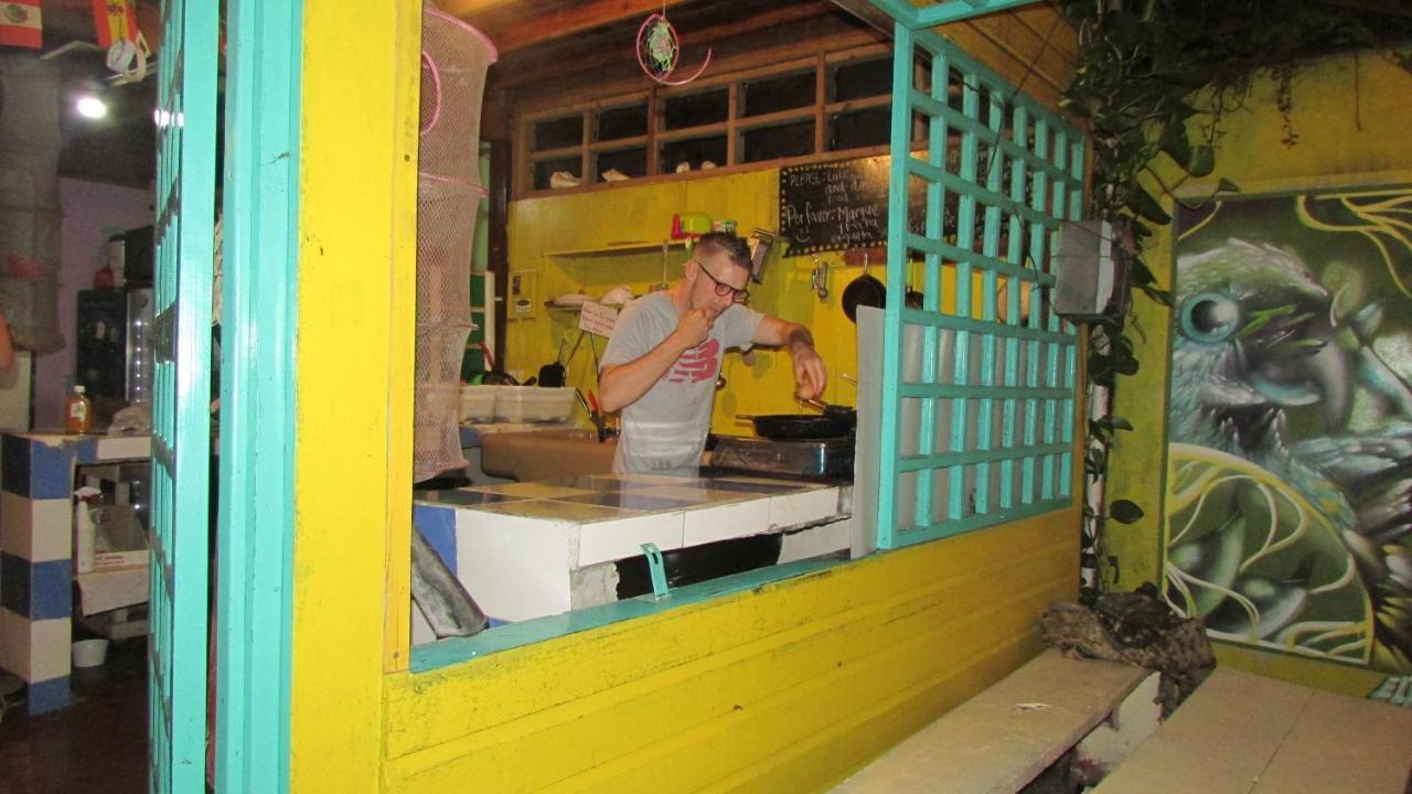 Coconut Hostel Bocas Town Extérieur photo